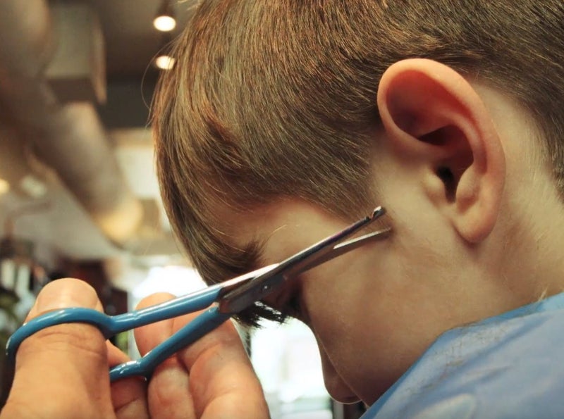 CALMING CLIPPER® - The Silent, Gentle Haircutting Kit for Children with Autism and Sensory Sensitivity - Right-Handed, Includes Barber Cape & Safety Scissor - Image 4