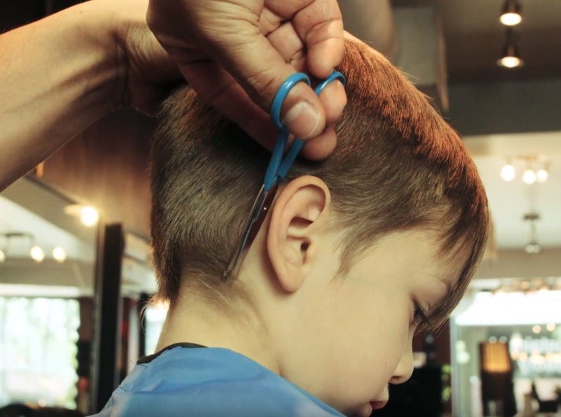 CALMING CLIPPER® - The Silent, Gentle Haircutting Kit for Children with Autism and Sensory Sensitivity - Right-Handed, Includes Barber Cape & Safety Scissor - Image 5