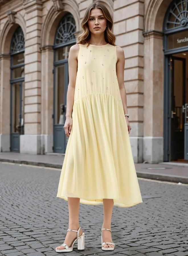 ايكونيك فستان ماكسي بدون أكمام مزين أيقوني