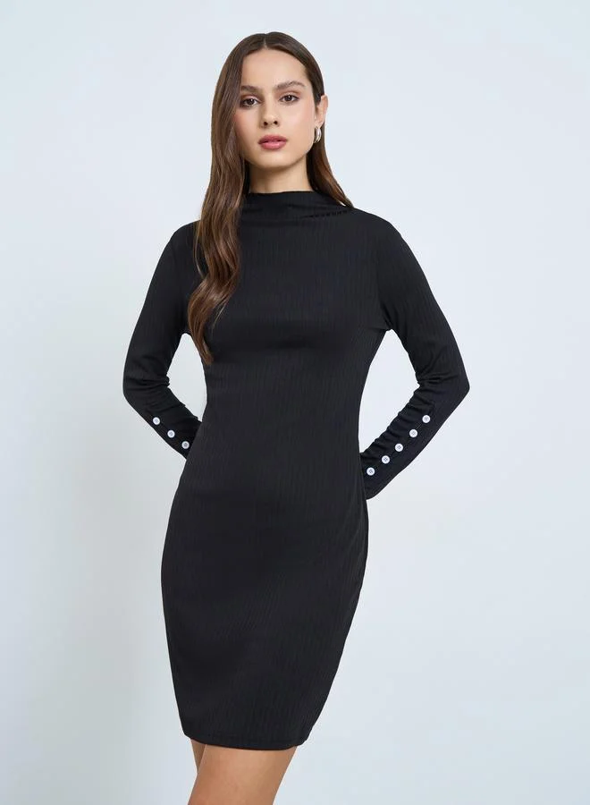 تايك تو فستان قصير محاك بياقة عالية مزين بفصوص