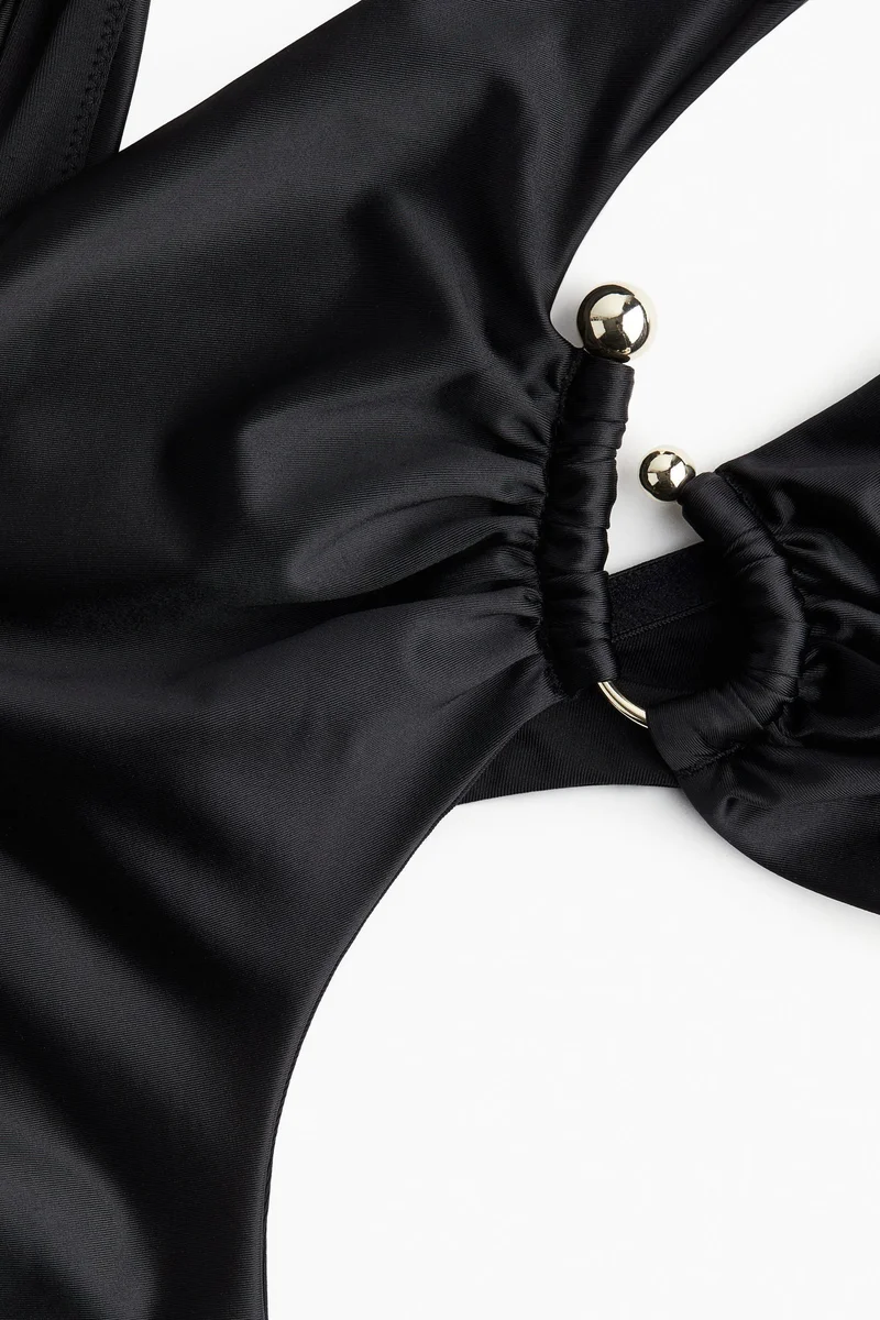 اتش اند ام ملابس سباحة بفتحات