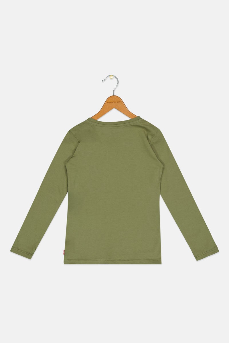 Levi's تي شيرت بنات بأكمام طويلة وياقة دائرية بشعار العلامة التجارية، زيتوني - Image 3