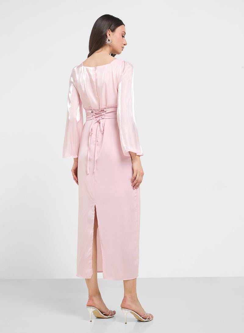 فستان سهرة بفتحات أكمام مكشكشة