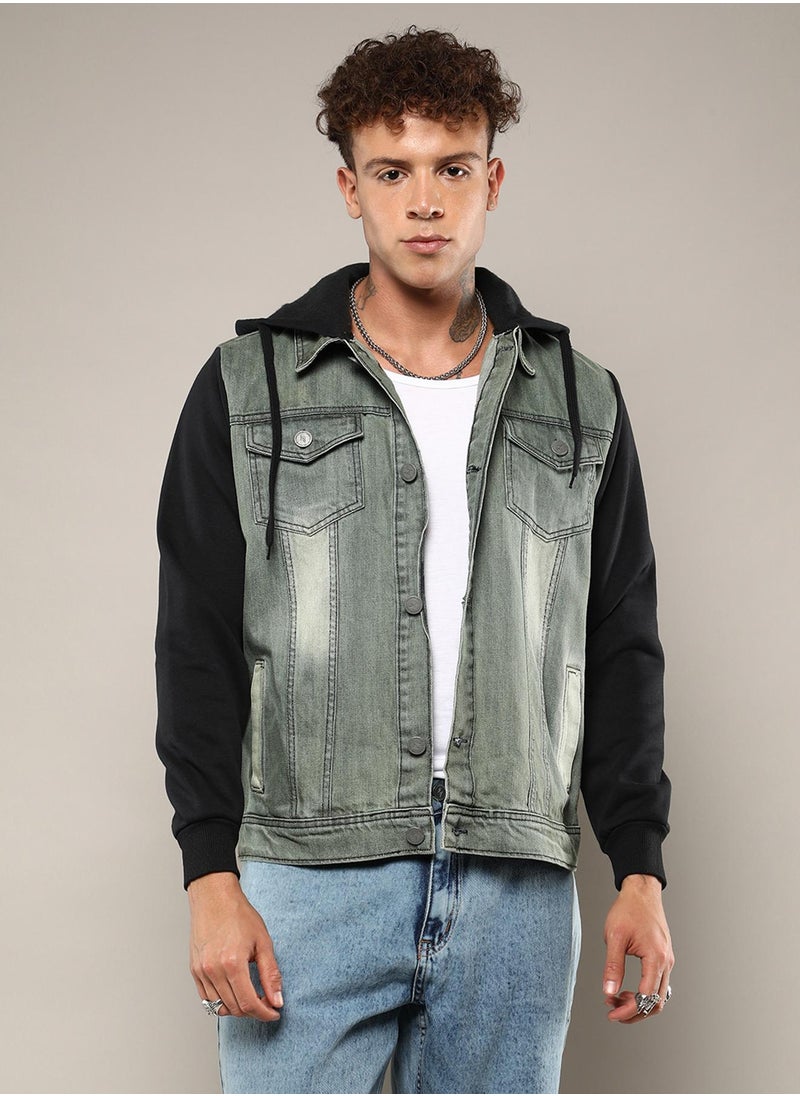 كامبوس سوترا Men's Grey & Black Light-Wash Denim Jacket With Sweatshirt Sleeve  - Image 2