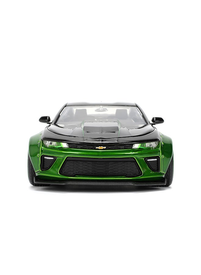 JADA Pink Slips 1:24 - 2016 Chevrolet Camaro, Die-Cast Car with Base, Toys for Kids and Adults - Image 3