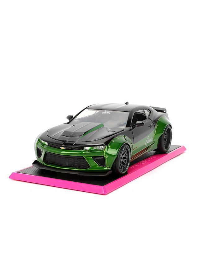 JADA Pink Slips 1:24 - 2016 Chevrolet Camaro, Die-Cast Car with Base, Toys for Kids and Adults - Image 2