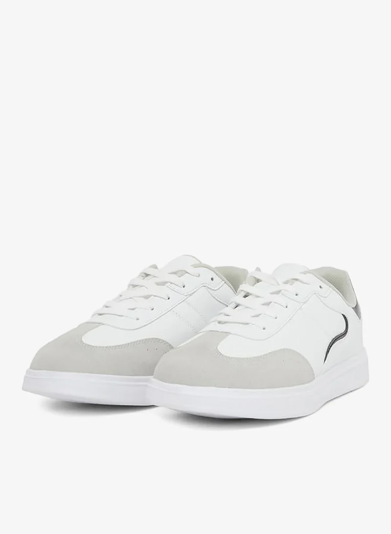 ستايلي سنيكرز لاصق بتطريز مجرد