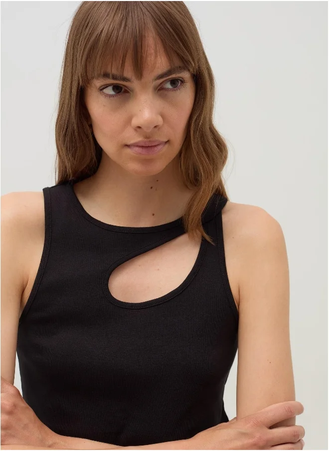 او في اس Tank top with cut-out detail