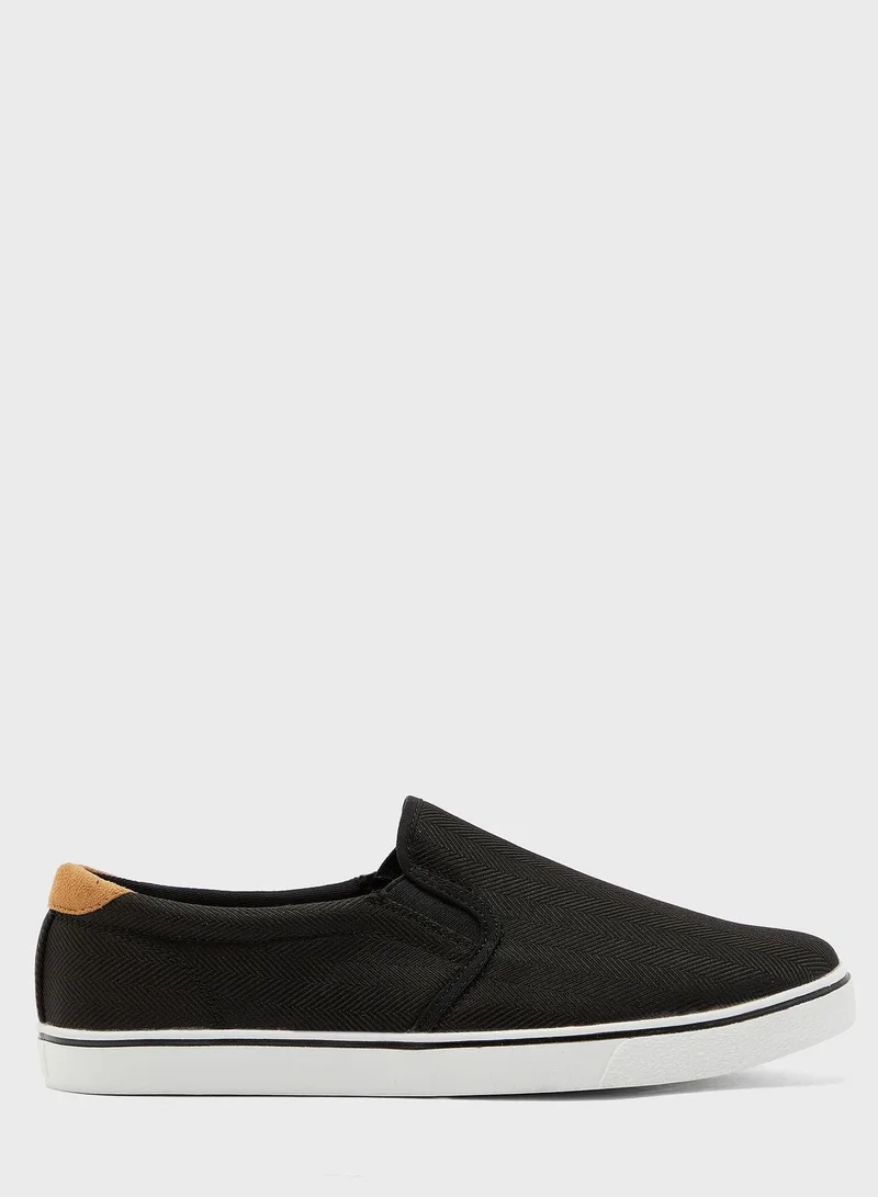 Reserved Trampki Slip On