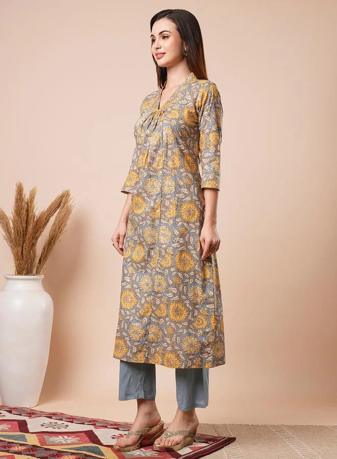 جلو باص طقم منسق من بنطال وكورتا بطبعة زهور