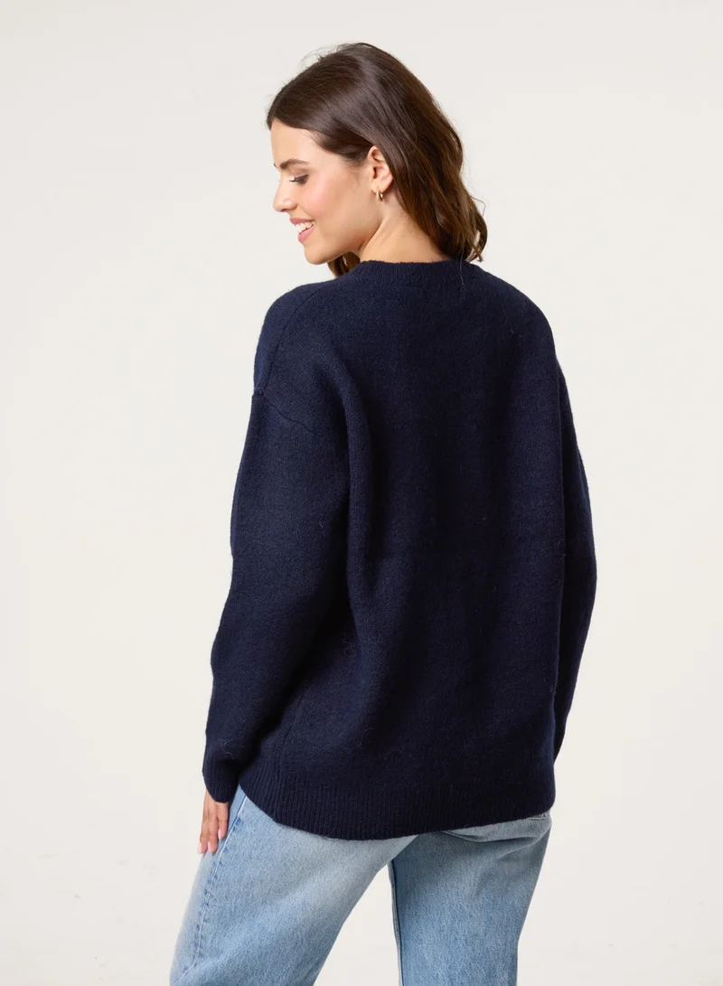 بلو فانيلا كنزة مطرزة بتصميم الحب