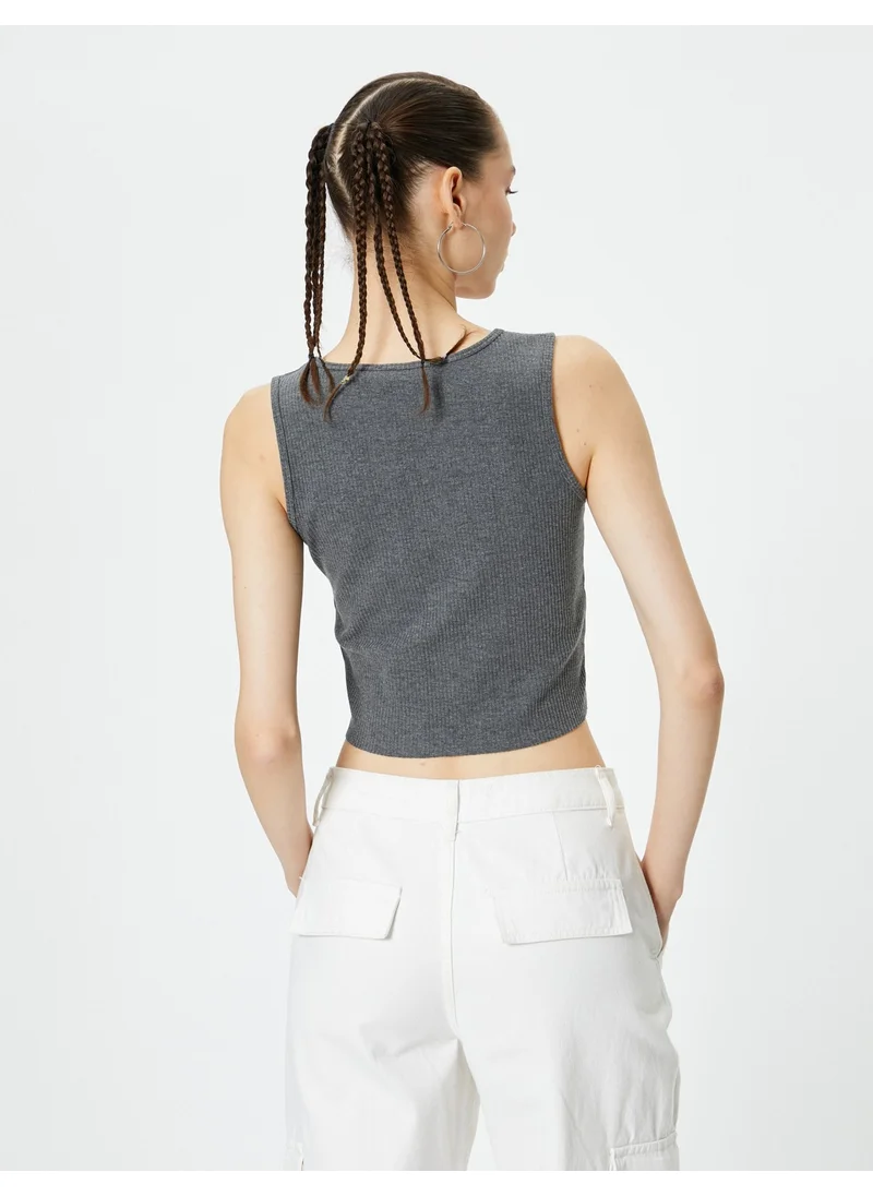 كوتون Sleeveless Short T-Shirt Cutaway V Neck Printed