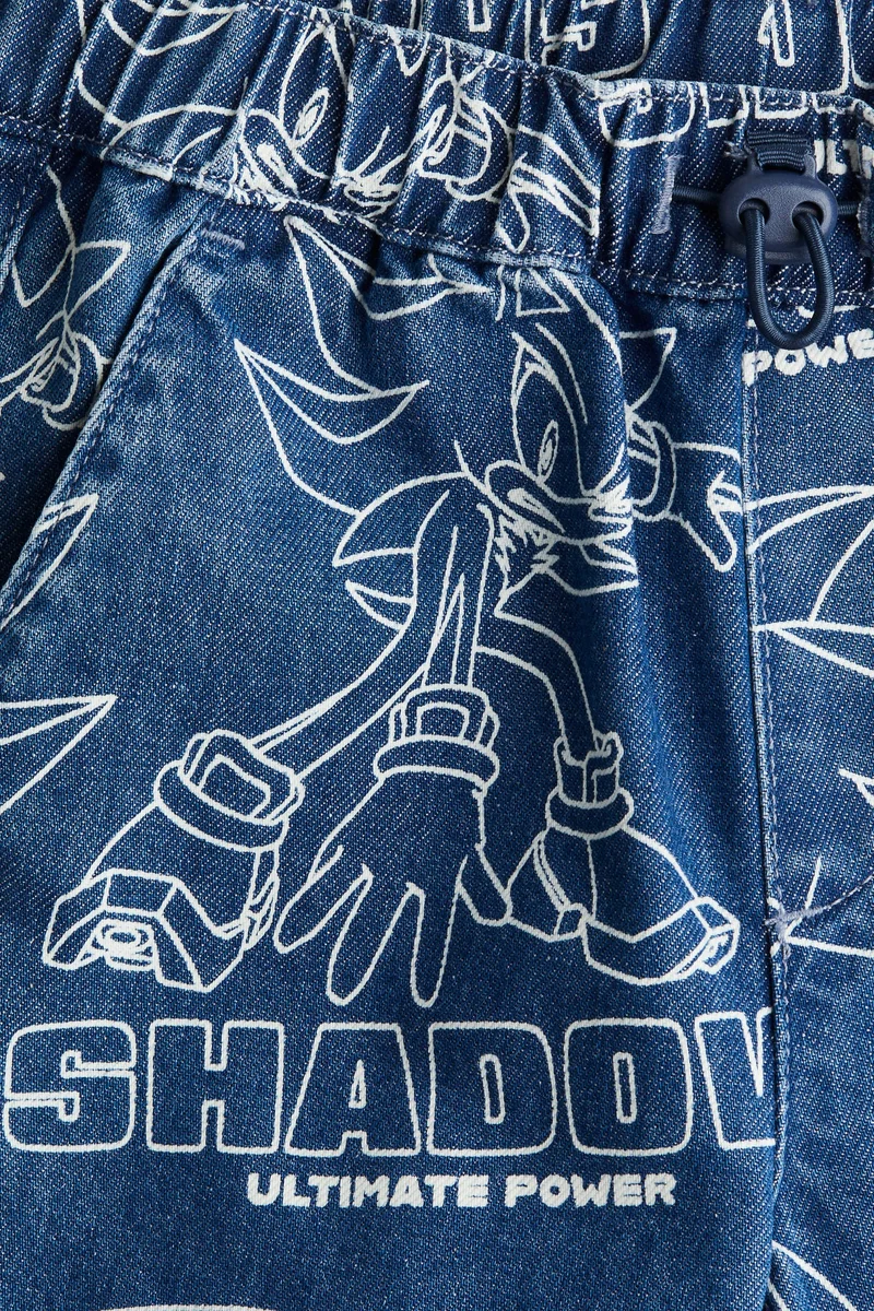 اتش اند ام بنطلون رياضي من الدنيم بطبعة مميزة