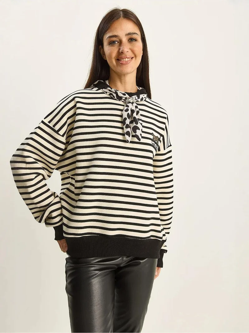 بيانكو لوتشي بلوفر بغطاء رأس مخطط من لوتشي مع رباط