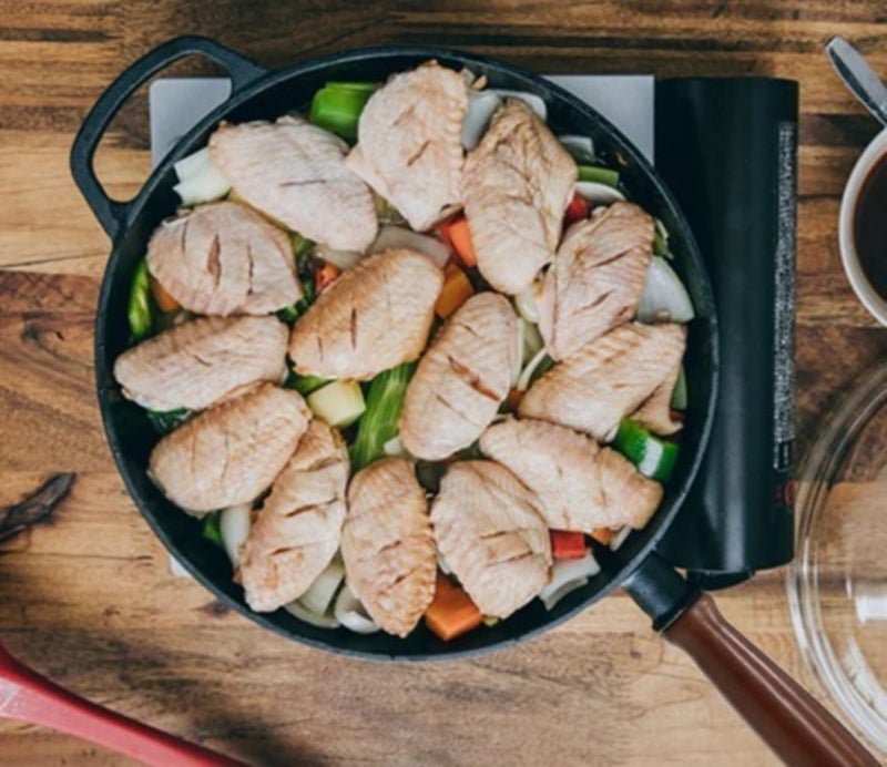 CountryCook Pre-Seasoned Wooden Handle Cast Iron Frying Pan 26 cms with Glass Lid, Induction Friendly, Non-Toxic, Enamel Free Cookware (Fry Pan - Wooden Handle, 26 cms) - Image 4