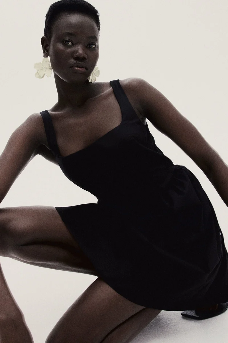 اتش اند ام فستان بحافة سفلية واسعة