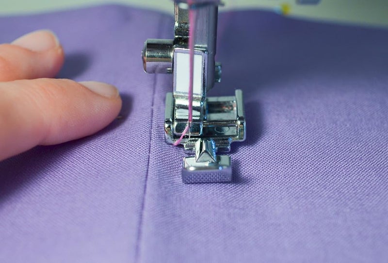 SINGER Zipper & Piping Presser Foot – Compatible with Various Sewing Machine Models, Perfect for Inserting Zippers, Piping, and Sewing Close to Zipper Teeth for Professional Results - Image 2