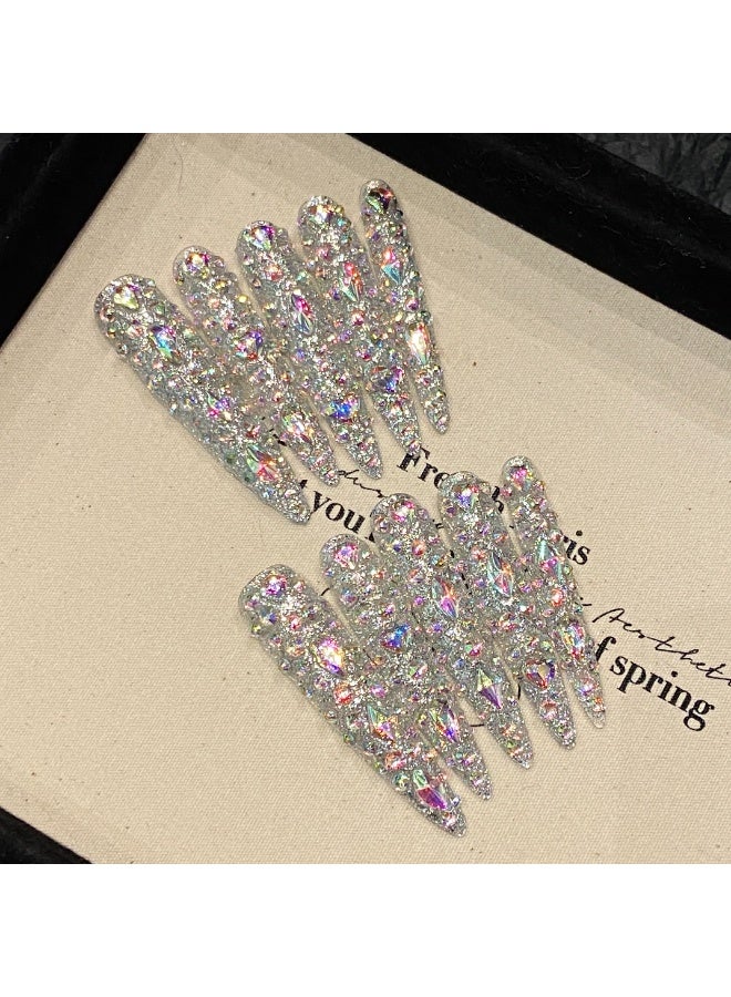 أما الحرف اليدوية فيمكنها ارتداء الأظافر، والماس المتألق، وفن رفع الأظافر، والفككة، والمشروع H2526، وهو طويل للغاية - Image 2