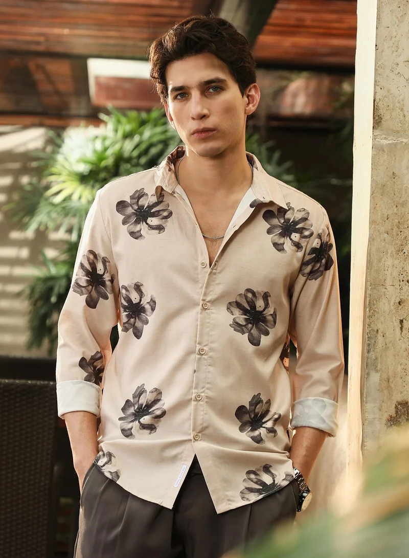 كامبوس سوترا Campus Sutra Men's Ecru Beige & Midnight Black Withering Flora Imprint Shirt | Spread Collar , Long  Cuffed Sleeves , Button Closure | Floral Print Plain | Cotton-Blend Shirt For Casual Wear