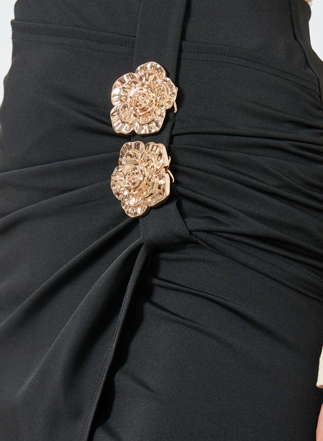 تايك تو تنورة سادة بتفصيلة كسرات وزر معدني - Image 3