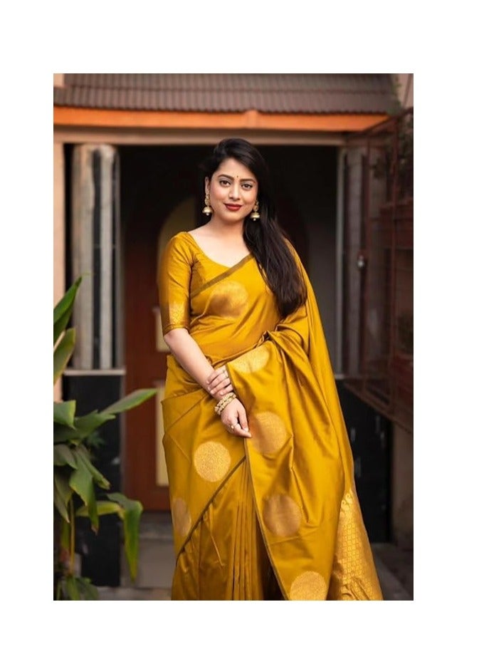 مملكة الإكسسوارات ساري حريمي ناعم من الحرير الخالص من باناراسي على طراز كانجيفارام مع قطعة بلوزة لحفلات الزفاف - Image 4