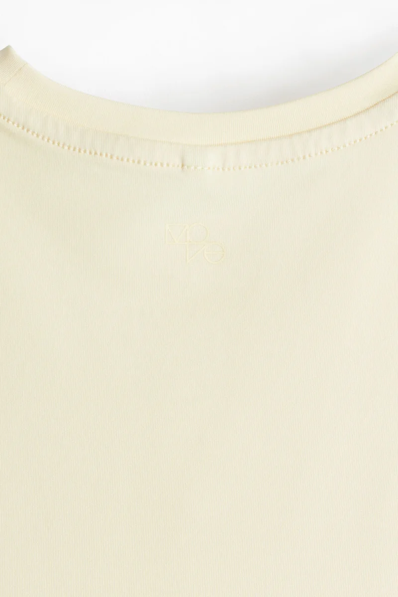 اتش اند ام بلوزة رياضية من نسيج دراي موف