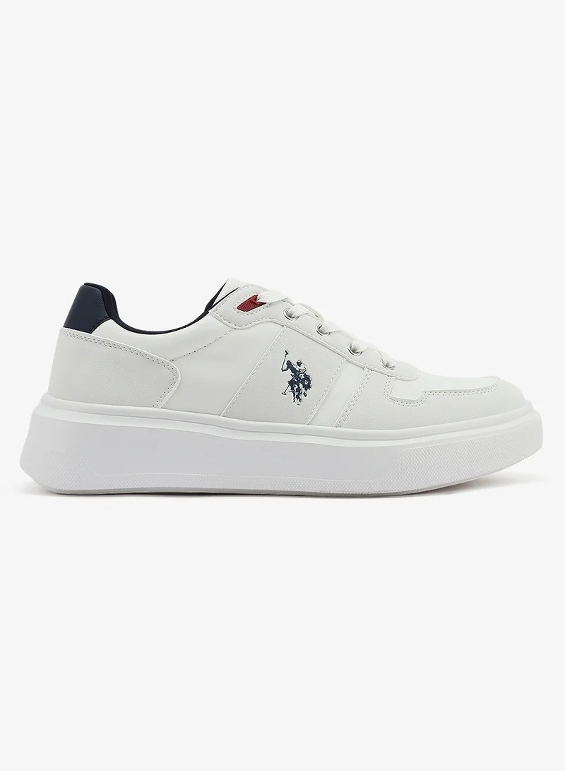 يو اس بولو اسن أحذية رياضية بيضاء للرجال بتصميم بسيط وخفيف الوزن