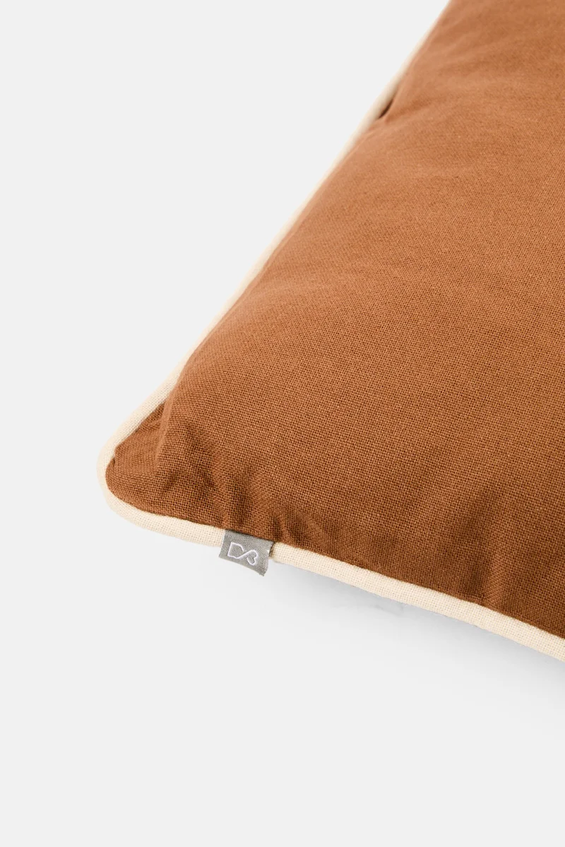 Muy Mucho Piping Contrast Cushion, Brown