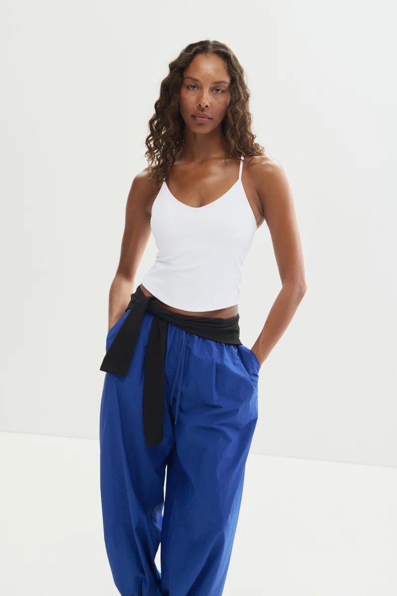 Integral-bra sports vest top with SculptMove™