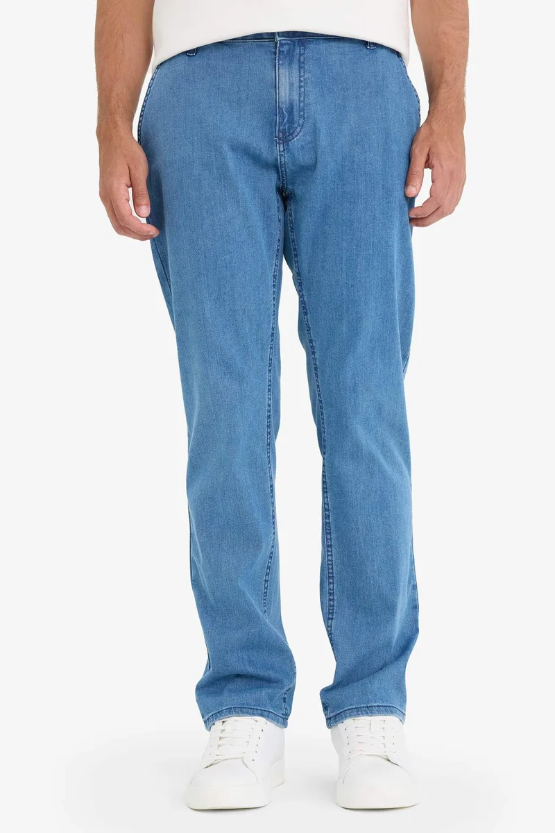 Defacto  Sergio Regular Fit Regular Waist Straight Jeans for Men | Best Price UAE