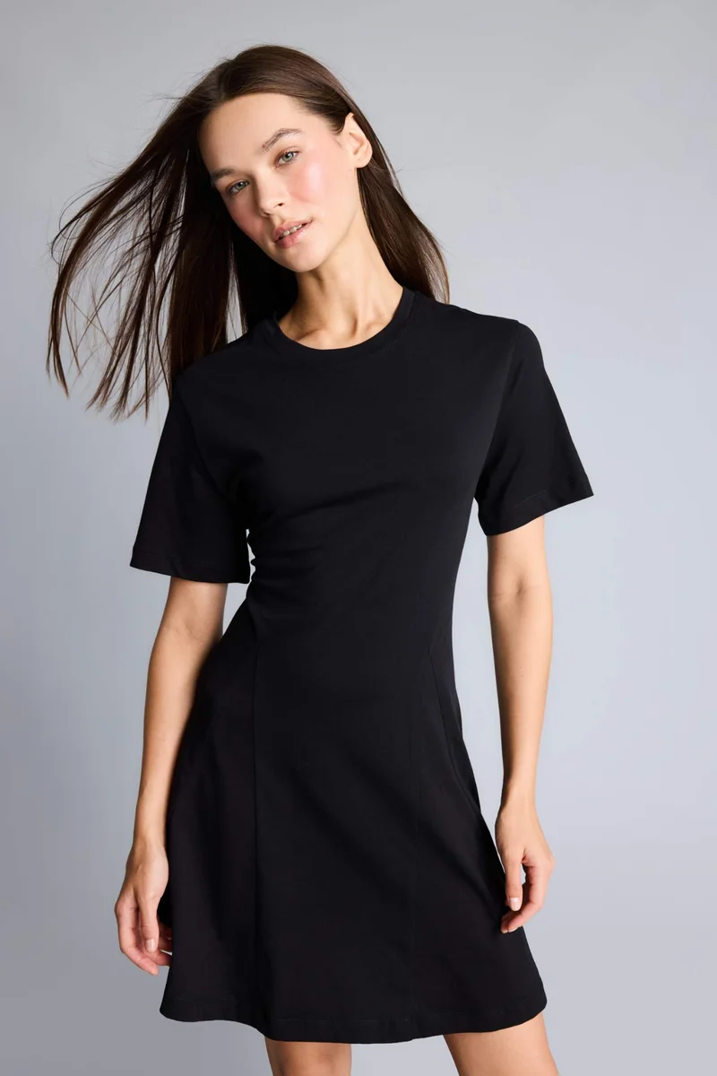ديفاكتو Crew Neck Dress