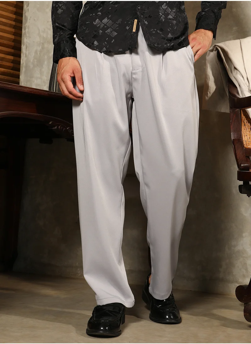 كامبوس سوترا Campus Sutra Men's Cloud Grey Straight Pleated Trousers For Casual Wear | Mid-Rise | Straight Fit | Drawstring Closure | Trousers Crafted With Comfort Fit For Everyday Wear
