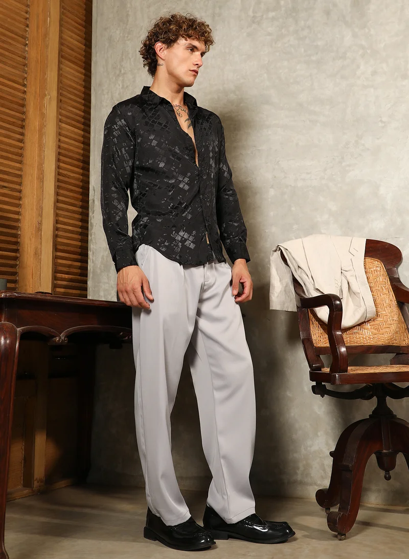 Campus Sutra Campus Sutra Men's Cloud Grey Straight Pleated Trousers For Casual Wear | Mid-Rise | Straight Fit | Drawstring Closure | Trousers Crafted With Comfort Fit For Everyday Wear