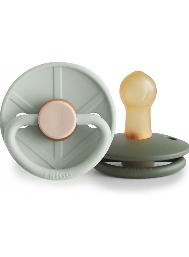 FRIGG لهاية FRIGG ليتل فايكنغ من اللاتكس للأطفال 0-6 أشهر 2-Pack ساج/زيتون - الحجم 1 - Image 1