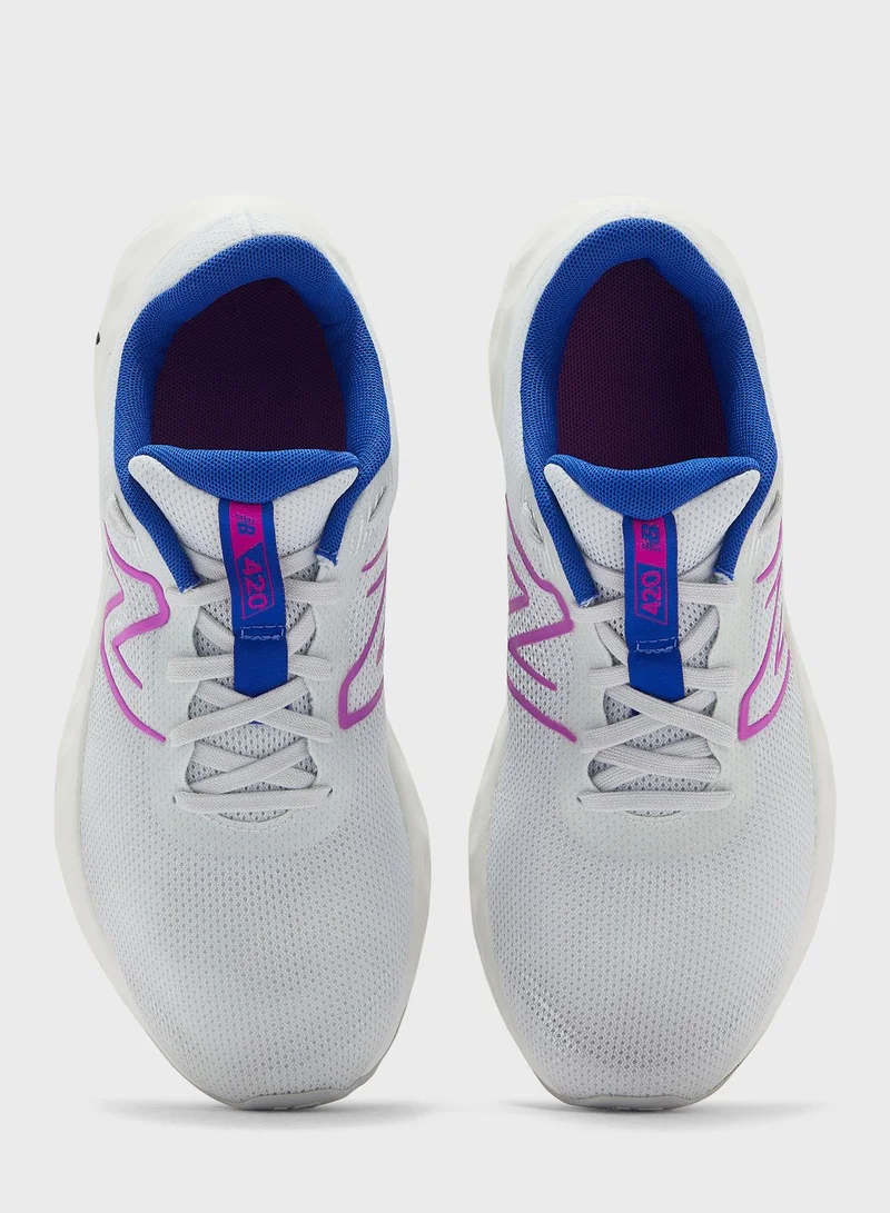 New Balance 420 Low Top Sneakers
