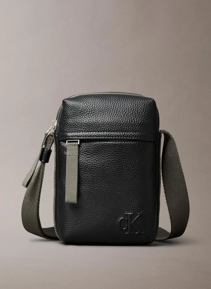 Calvin Klein Jeans Logo Cargo Reporter Bag