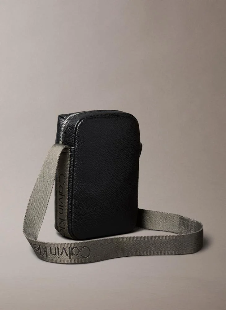 Calvin Klein Jeans Logo Cargo Reporter Bag