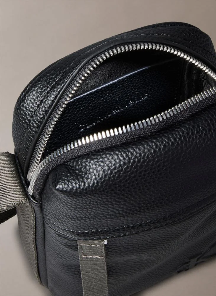 Calvin Klein Jeans Logo Cargo Reporter Bag