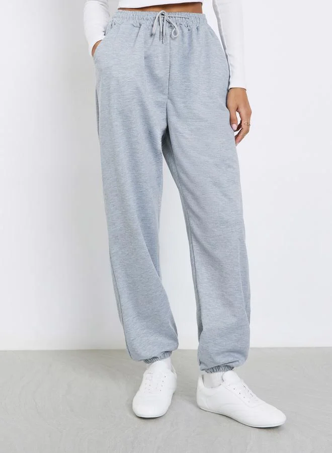 ستايلي جوغر بأرجل واسعة بحواف مكبلة سادة