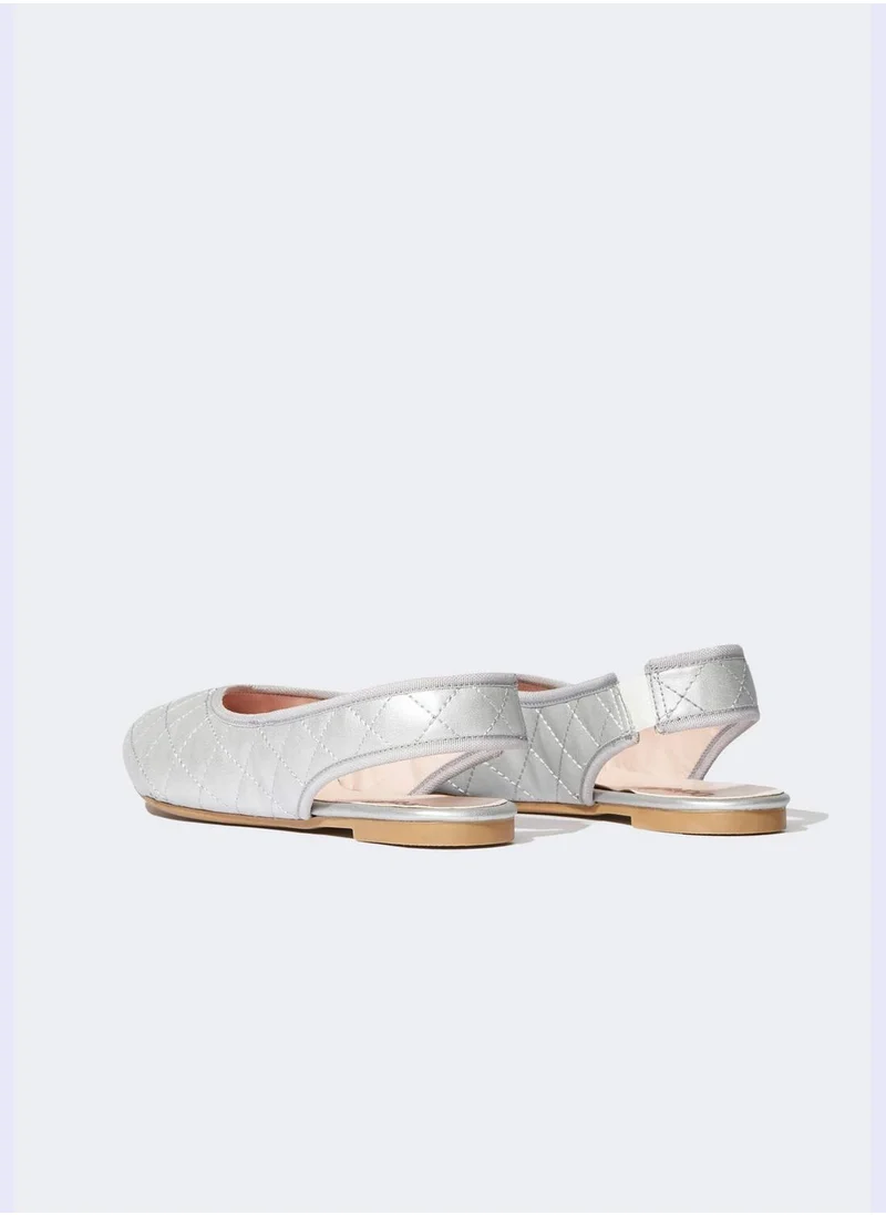 ديفاكتو Faux Leather Cut Out Flat Shoes