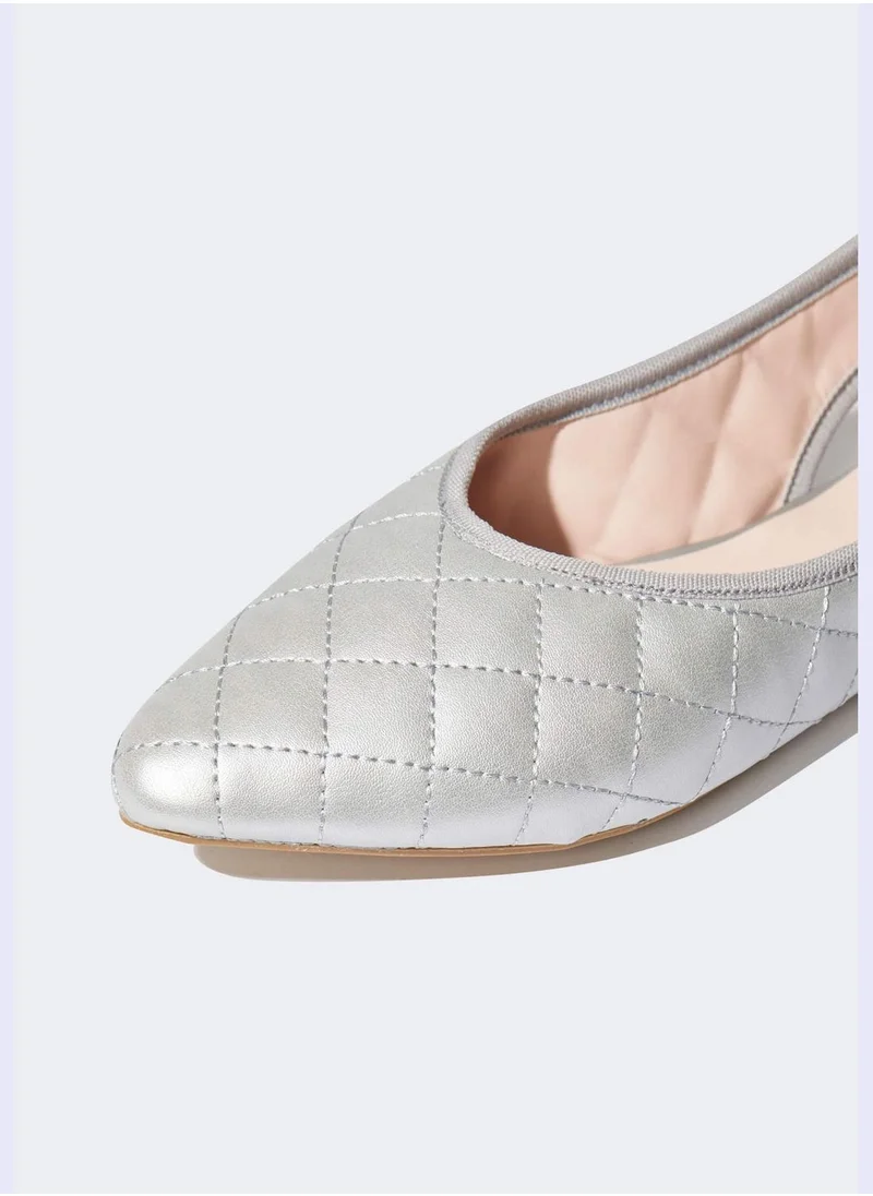 ديفاكتو Faux Leather Cut Out Flat Shoes