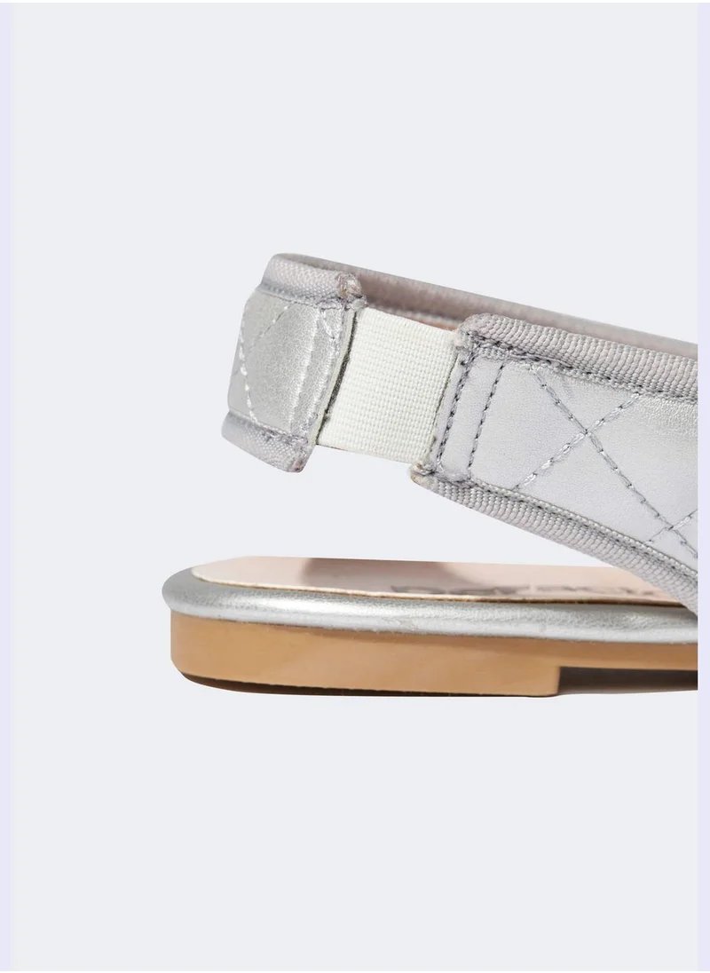 ديفاكتو Faux Leather Cut Out Flat Shoes