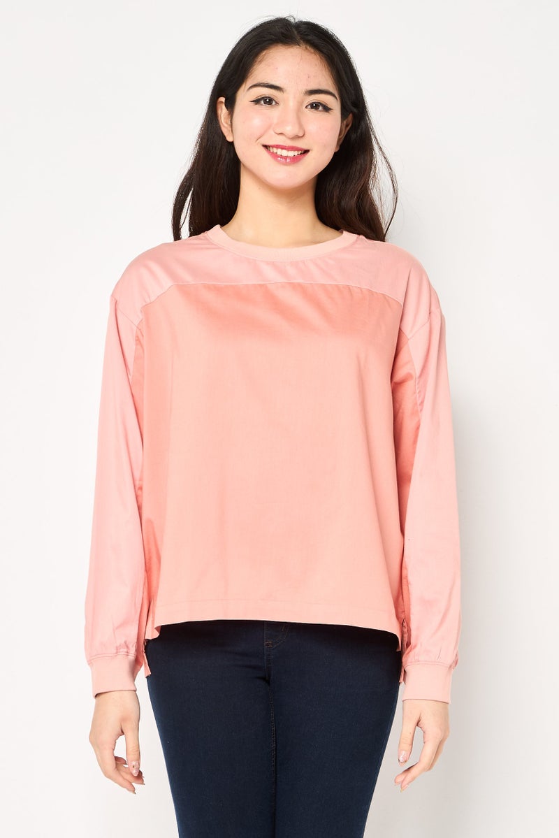 Levi's تي شيرت نسائي بأكمام طويلة من ليفيس بالتعاون مع ديبيكا بادكون، بياقة دائرية، بتصميم ثنائي اللون، متعدد الألوان - Image 1