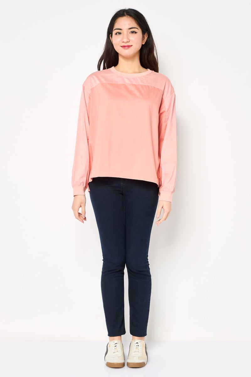 Levi's تي شيرت نسائي بأكمام طويلة من ليفيس بالتعاون مع ديبيكا بادكون، بياقة دائرية، بتصميم ثنائي اللون، متعدد الألوان - Image 2