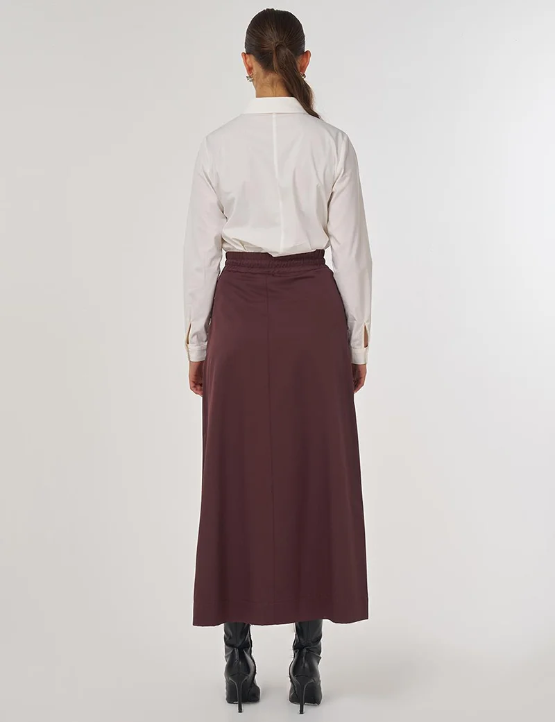 كايرا تنورة واسعة بتفاصيل جيب باللون البرغندي الداكن