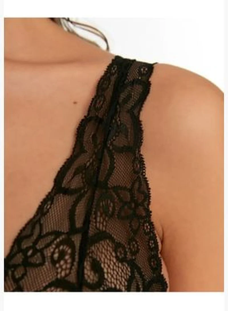 trendyol Black Lace Detailed Bralette Bralette with Criss-Cross piping THMSS22SU0117