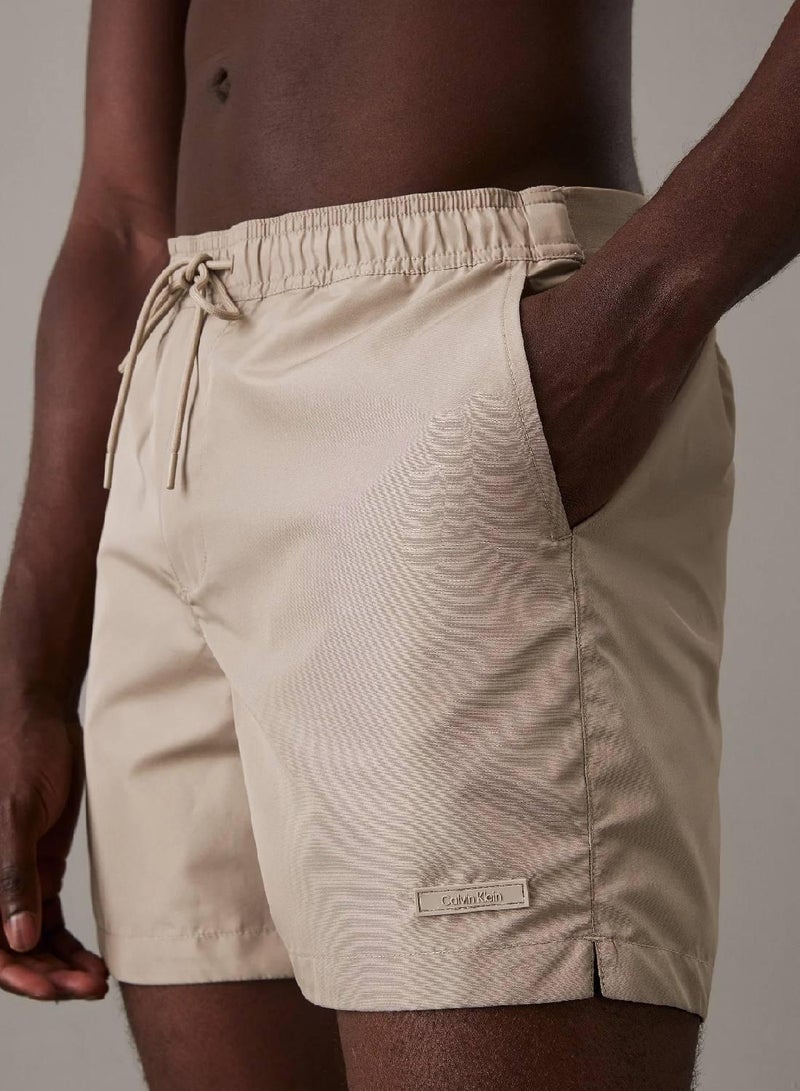 كالفن كلاين شورت سباحة متوسط برباط - سي كيه ريفايند - Image 3