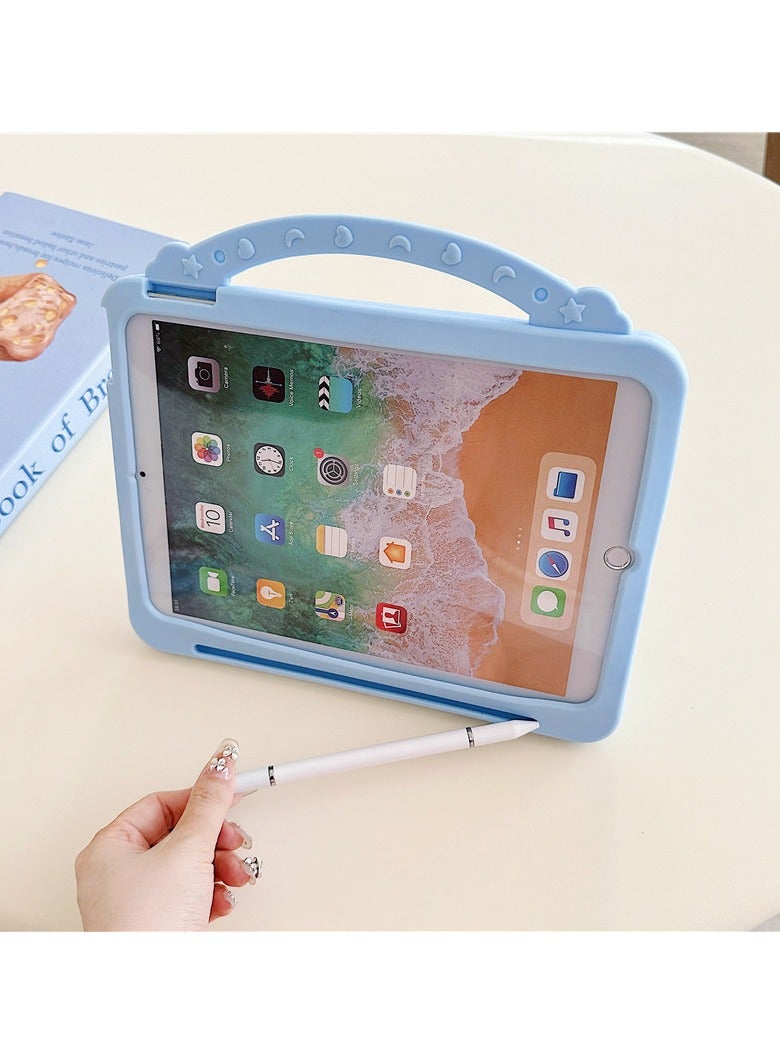 عام غطاء سيليكون كارتوني متوافق مع iPad الجيل 7/8/9 10.2 بوصة (2018/2019/2020) - حامل دوار 360° مع حبل عنق، حماية كاملة من السقوط - Image 4