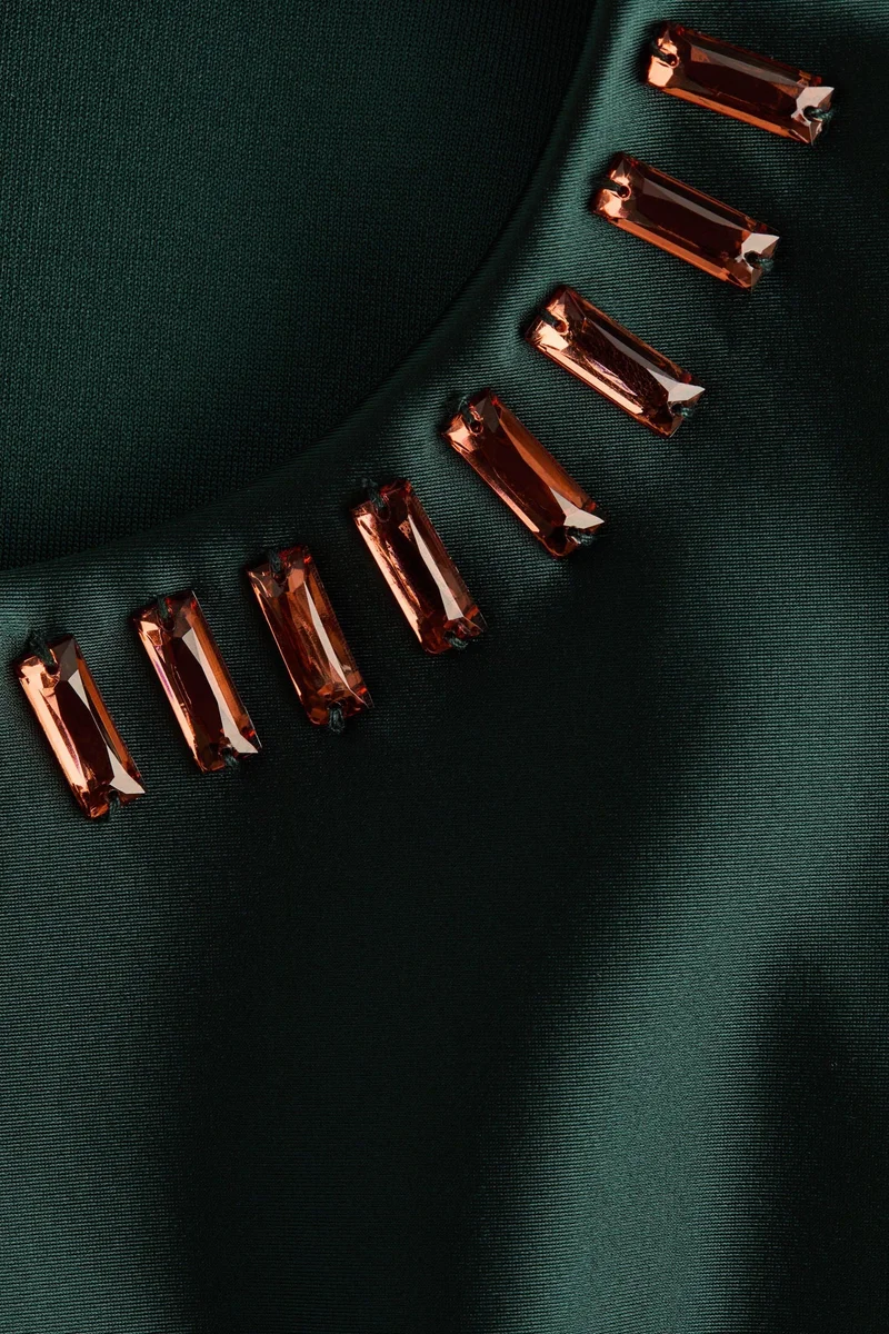 اتش اند ام بلوزة بأكتاف مبطنة