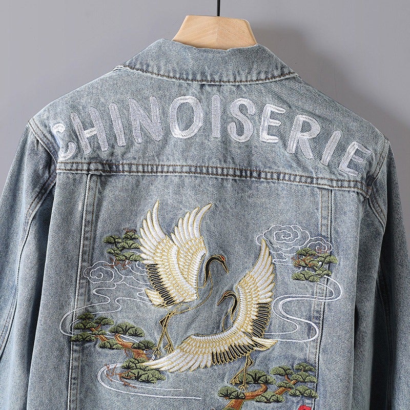 جاكيت دنيم مزين بطائر الكركي بأسلوب صيني أزرق فاتح للرجال من علامة دافي العصرية للأزياء الوطنية للأزواج - Image 4